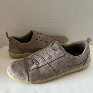 Womens SKECHERS Air Cooled Memory Foam Gray Slip On Sneakers / Size 8
